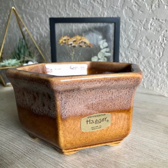 Vintage Haeger Two Tone Brown Planter #4002 - Picture 4 of 5